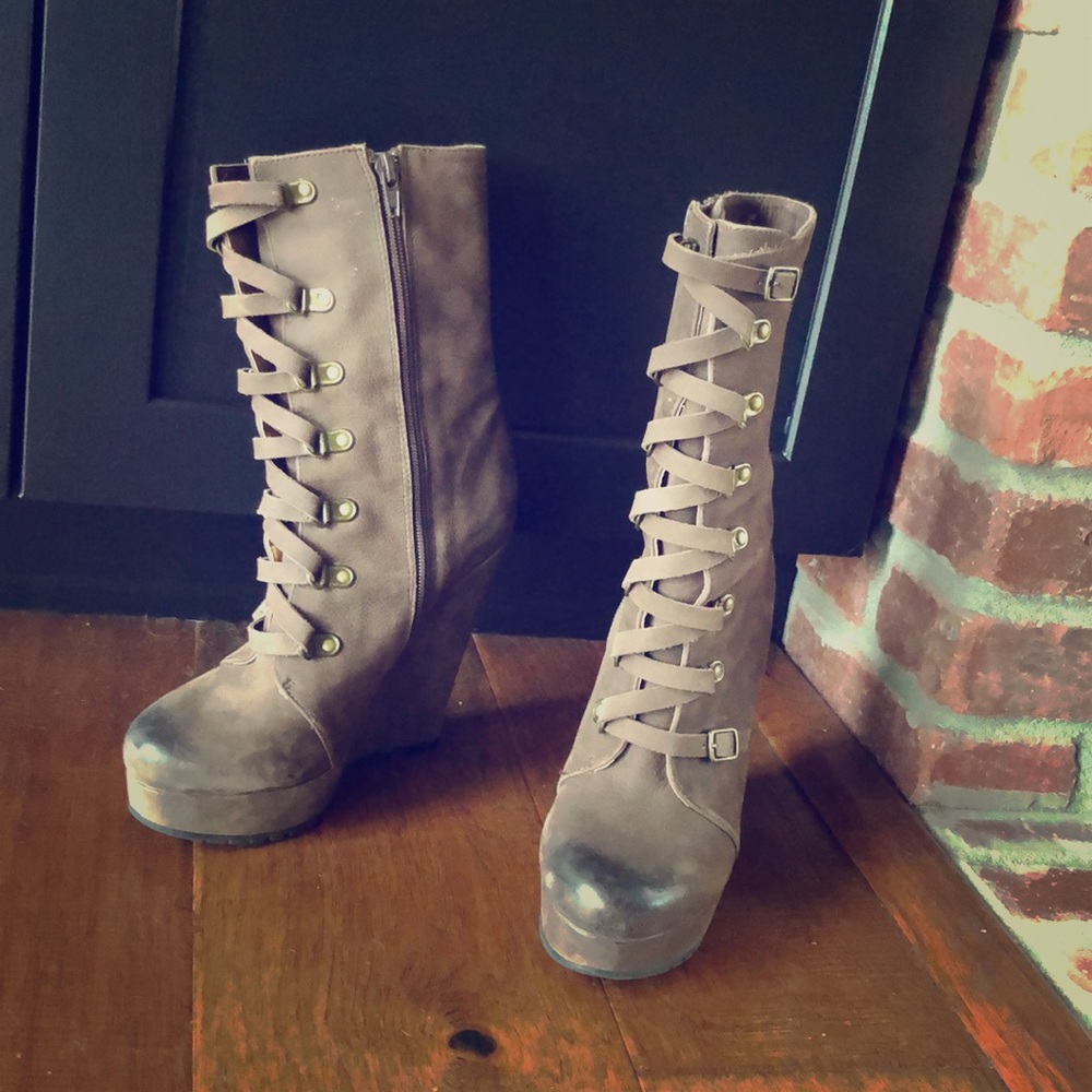 Kelsi Dagger Hettie Wedge boot